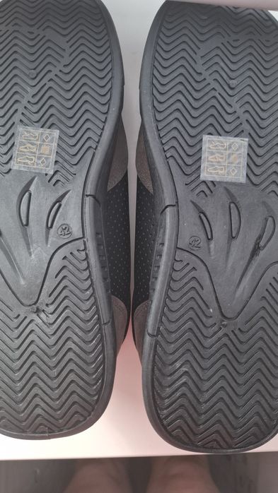 Кросівки чоловічі