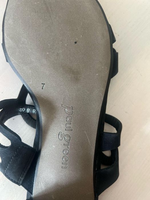 Продам женскую обувь