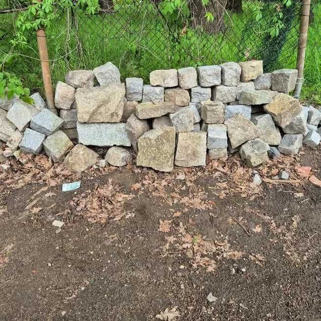 Kostka granitowa, płyty chodnikowe i cegły  –  różne wymiary