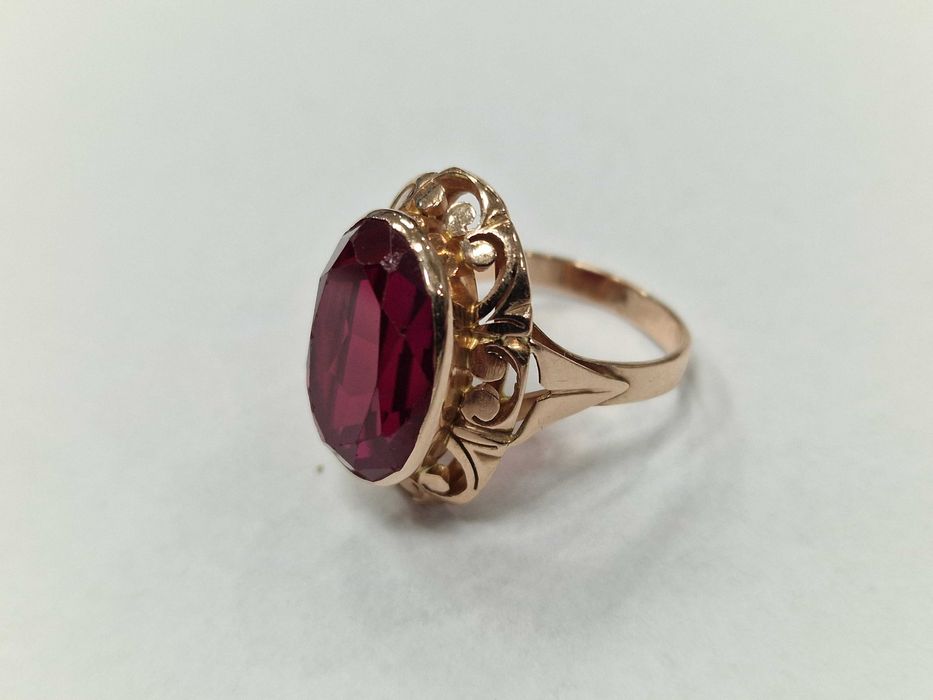 Złoty pierścionek damski/ 585/ 8.56 gram/ R18/ Korund/ 1963-86