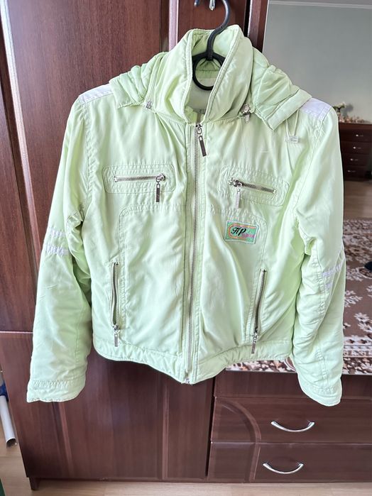 Продам жіночу куртку