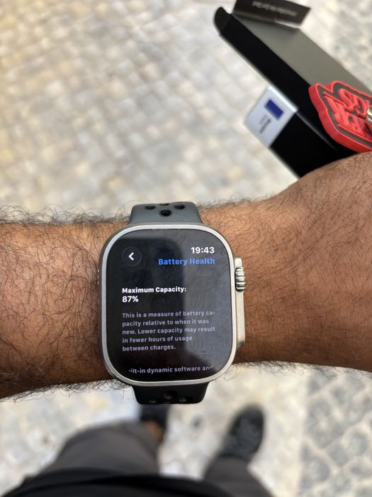 Apple Watch Ultra um