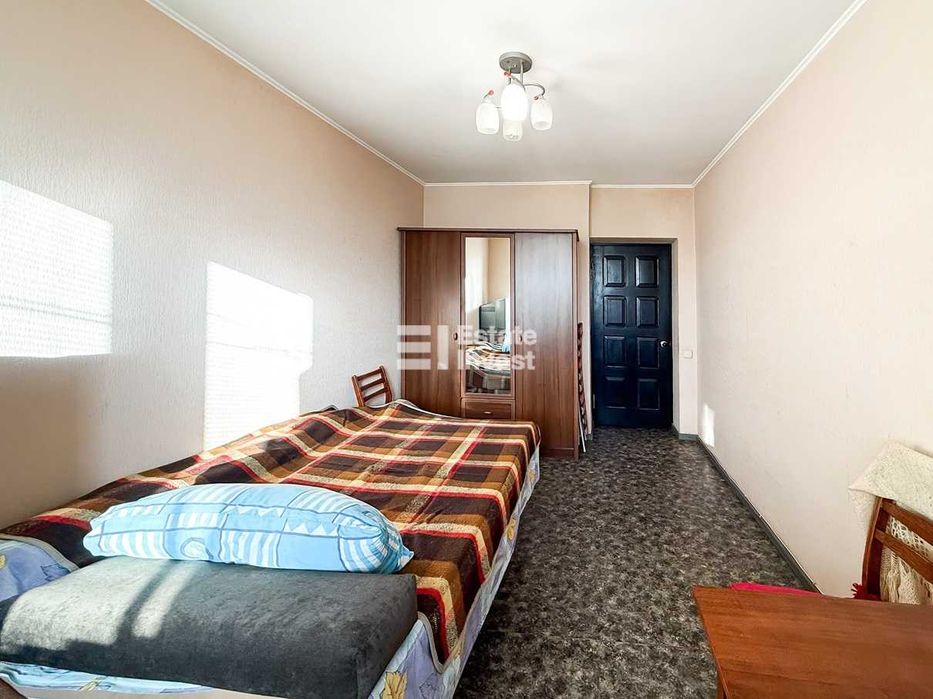 Продам 3 кімн. квартиру в новобудові на вул. Дмитрівська, 5