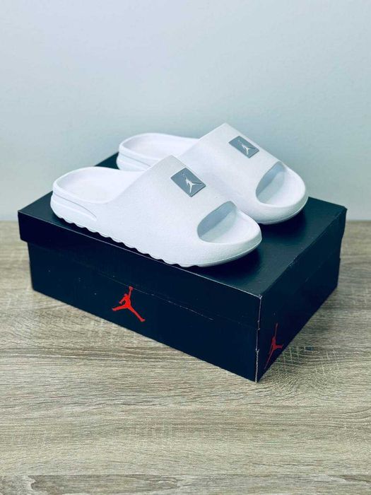 Шльопанці білі Jordan чоловічі білі Тапочки Джордан белые шлепанцы