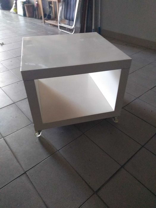 Mesa de TV Ikea com Rodinhas
