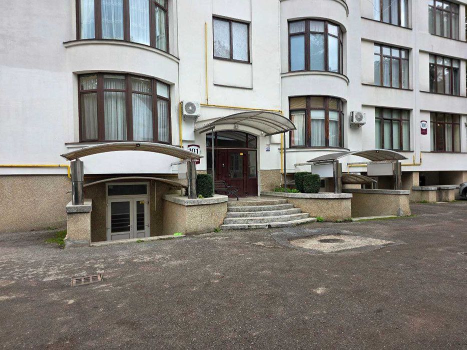 Продаж цокольного приміщення 350 м2 біля парку ім.Т.Г.Шевченка_VD