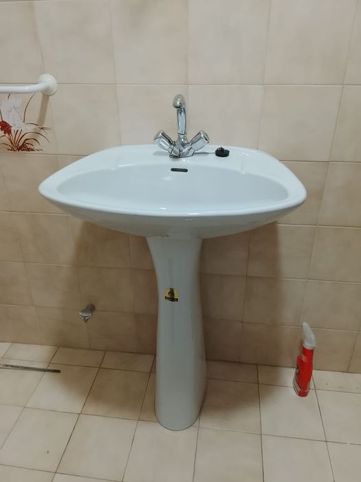 Sanita completa e lavatório