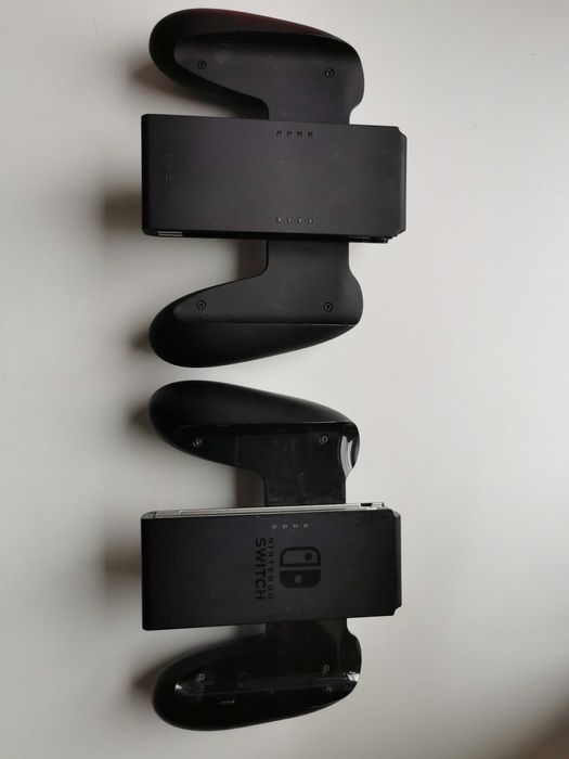 Nintendo Switch plus dock, karta microSD 128 GB, futerał, dodatki