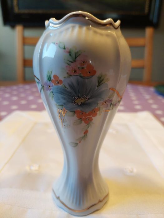 Ręcznie malowany wazonik porcelanowy firmy JRJS Cluj, Rumunia.
