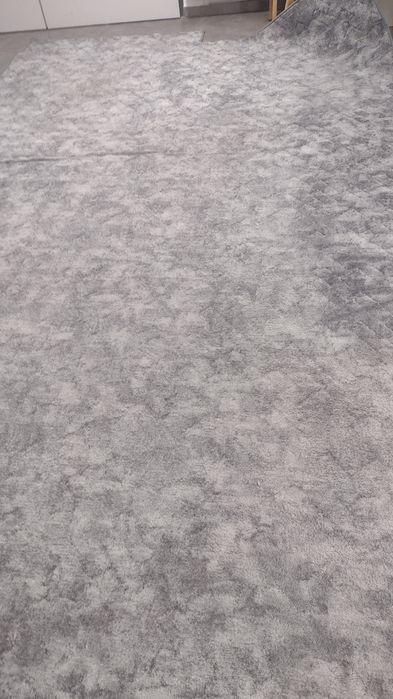 Sprzedam duzą wykładzinę 380x270 cm.