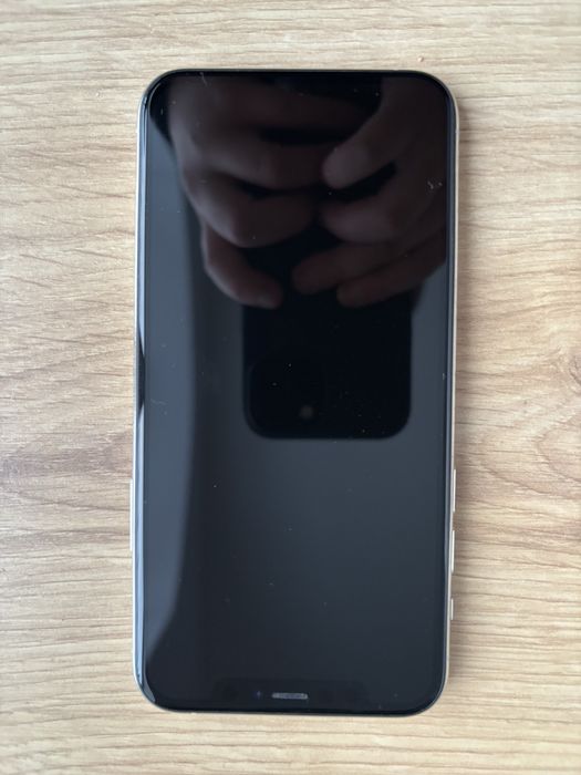 Продам айфон 11 про білий 64 gb акумулятор 85