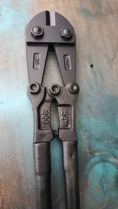 Продам болторез 900*36кувалда секатор плоскогубцы лапа сапожная,тиски.