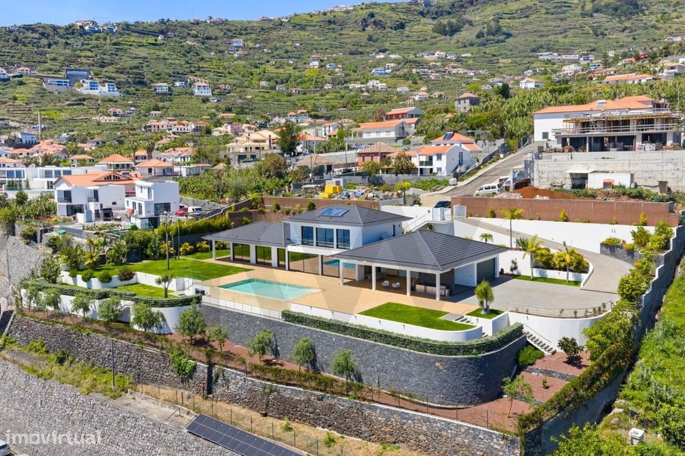 Moradia Contemporânea de Luxo com 5 Quartos | Arco da Calheta, Madeira