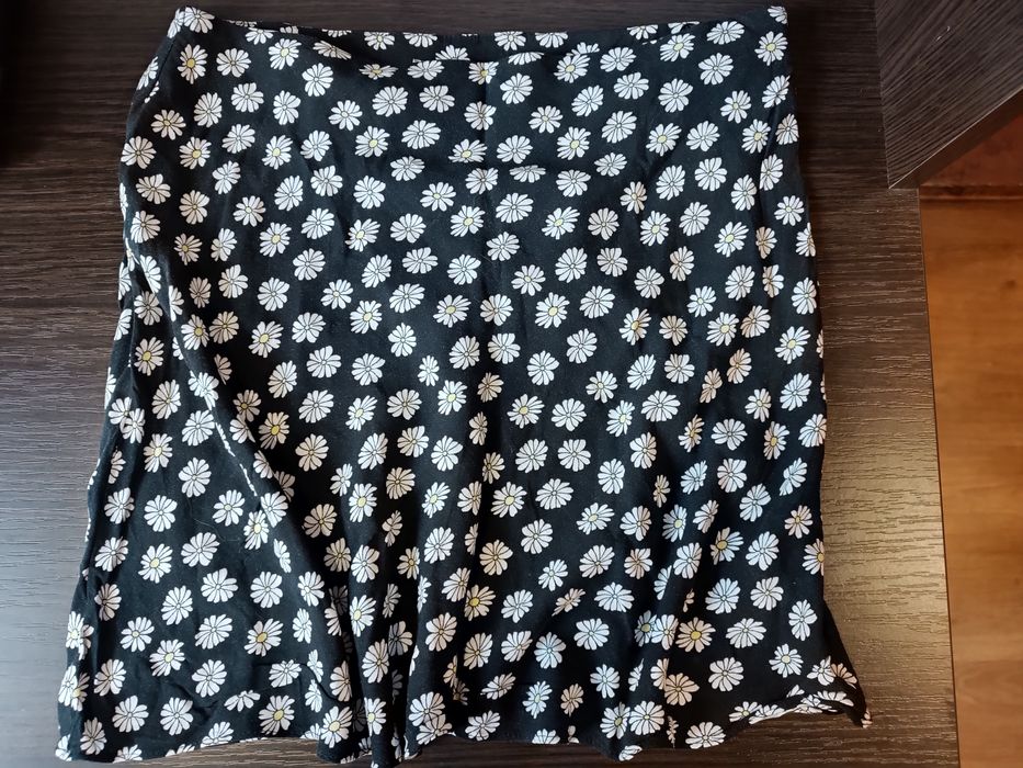 Спідниця чорна в ромашку Primark