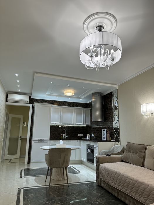 2 поверх!!!Довгострокова оренда 3- кімн квартири у центрі.