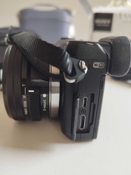 Aparat cyfrowy Sony NEX-6 z etui