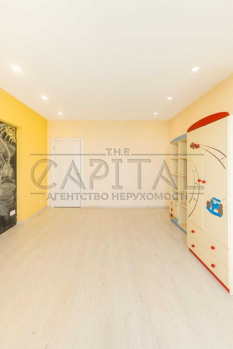 Apartment in Kyiv - More