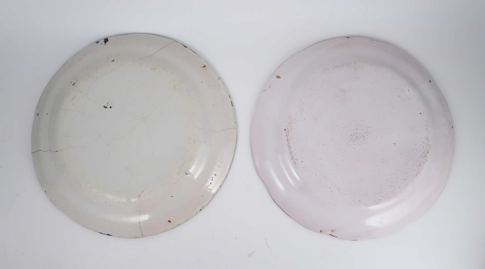 Dois pratos em faiança antiga Galos