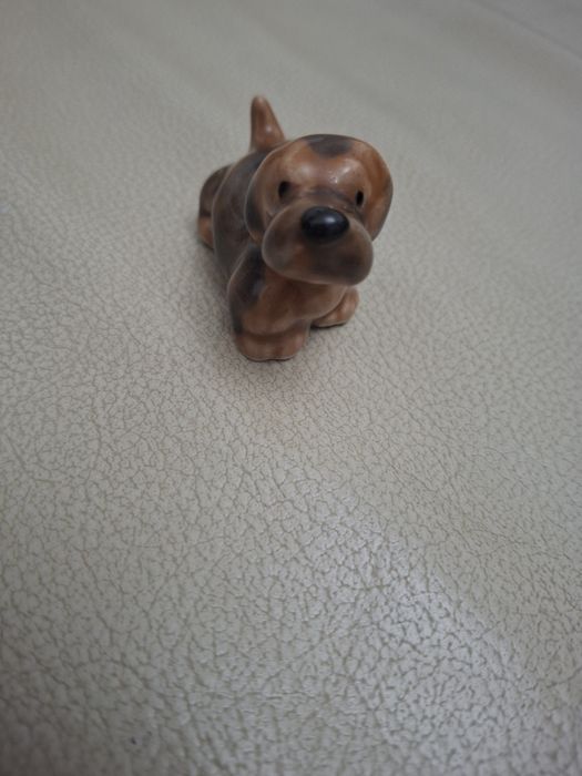Porcelitowy piesek - miniatura z PRL