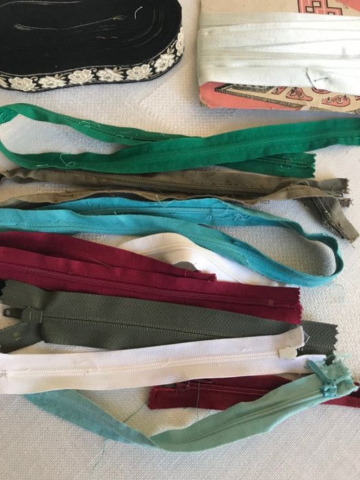 Lace, braid, ribbons, elastic bands, and fasteners64284019265153123