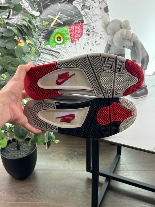 Кросівки Jordan 4 Retro 42.5 розмір Е13100