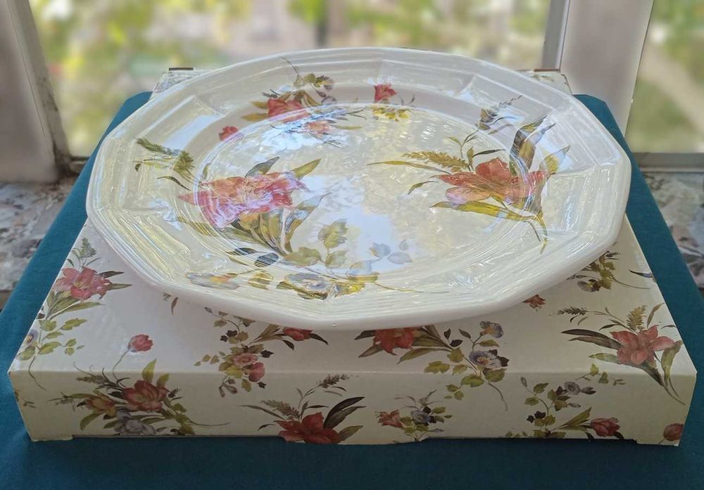 Продаются совершенно новые блюда-тарелки (2 шт.) (Япония)