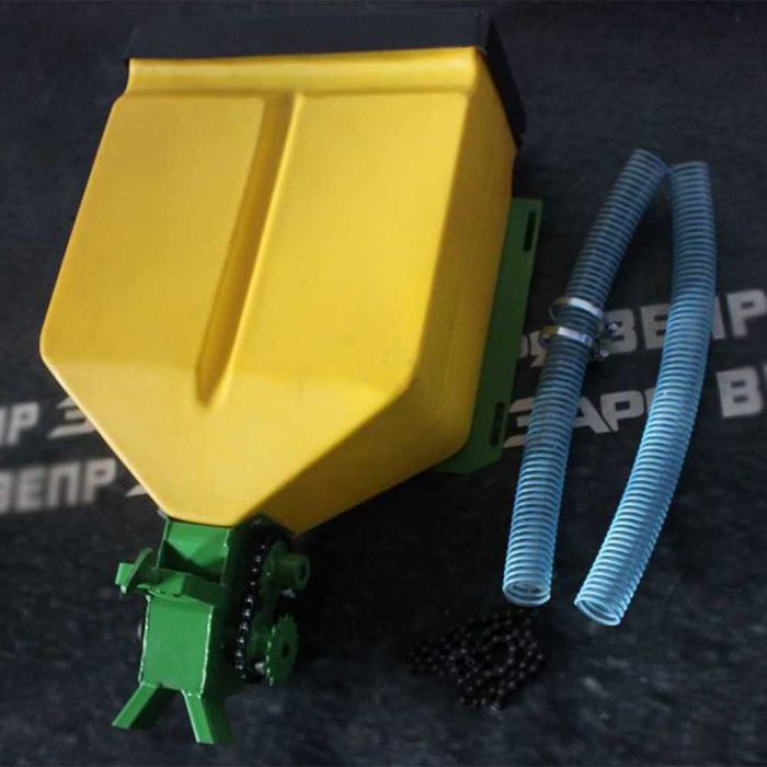 Бачок на міндобриво саджалки сажалки Бомет