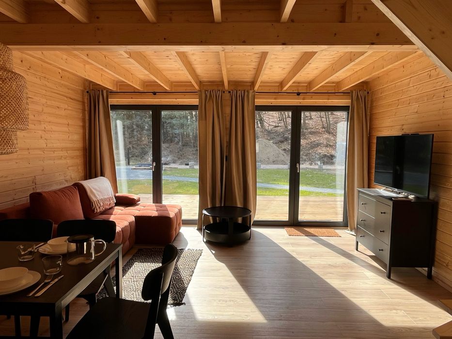 Czarne Domki nad jeziorem z balią/ jacuzzi i sauną