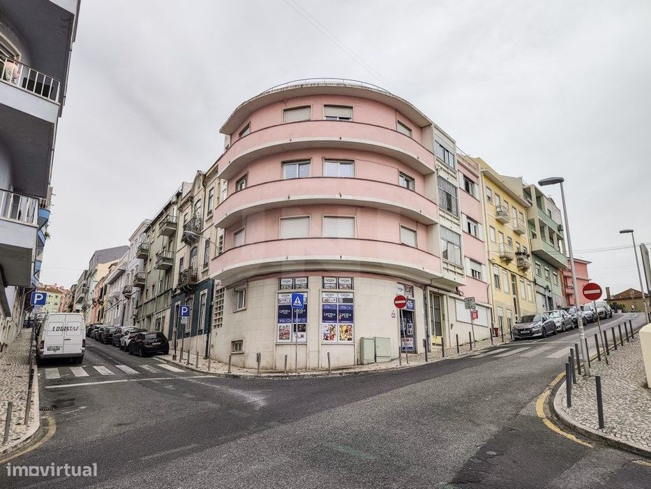 Apartamento T1 para venda em Campolide.