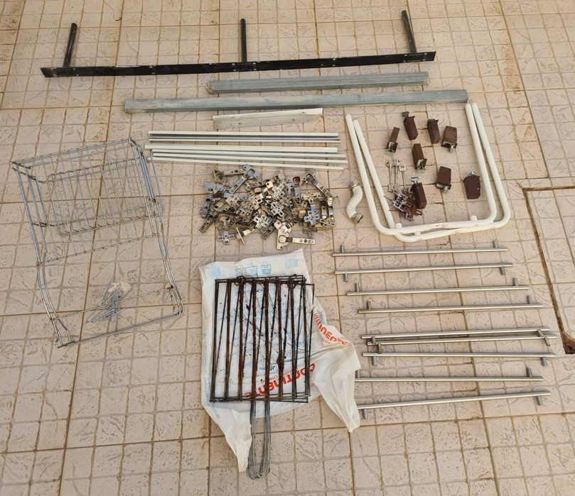 Grelhador, microondas estragado, tábua engomar, peças - Ferro Velho