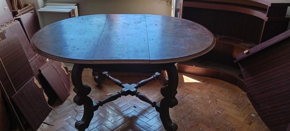 Mesa de jantar em madeira maciça
