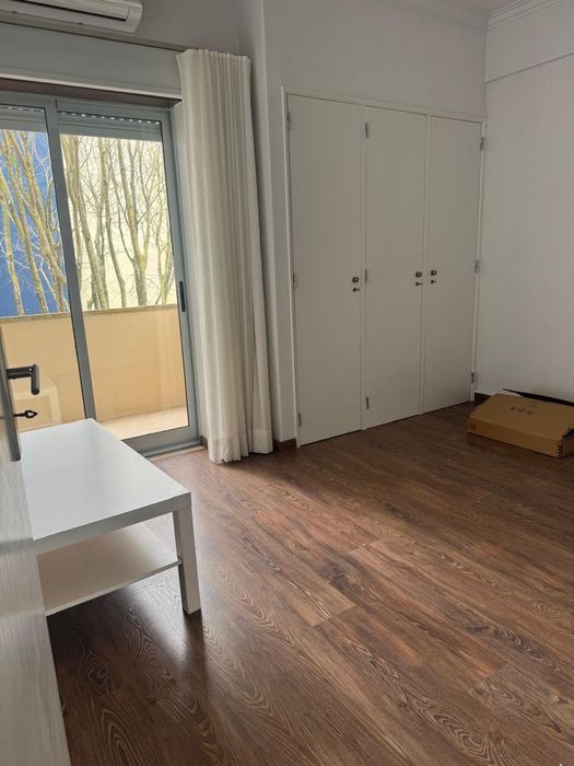 Apartamento T2 totalmente remodelado e mobilado