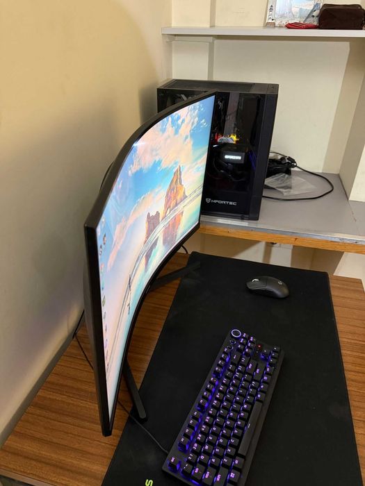 Monitor Samsung Odyssey G5 32" QHD 165Hz Curvo