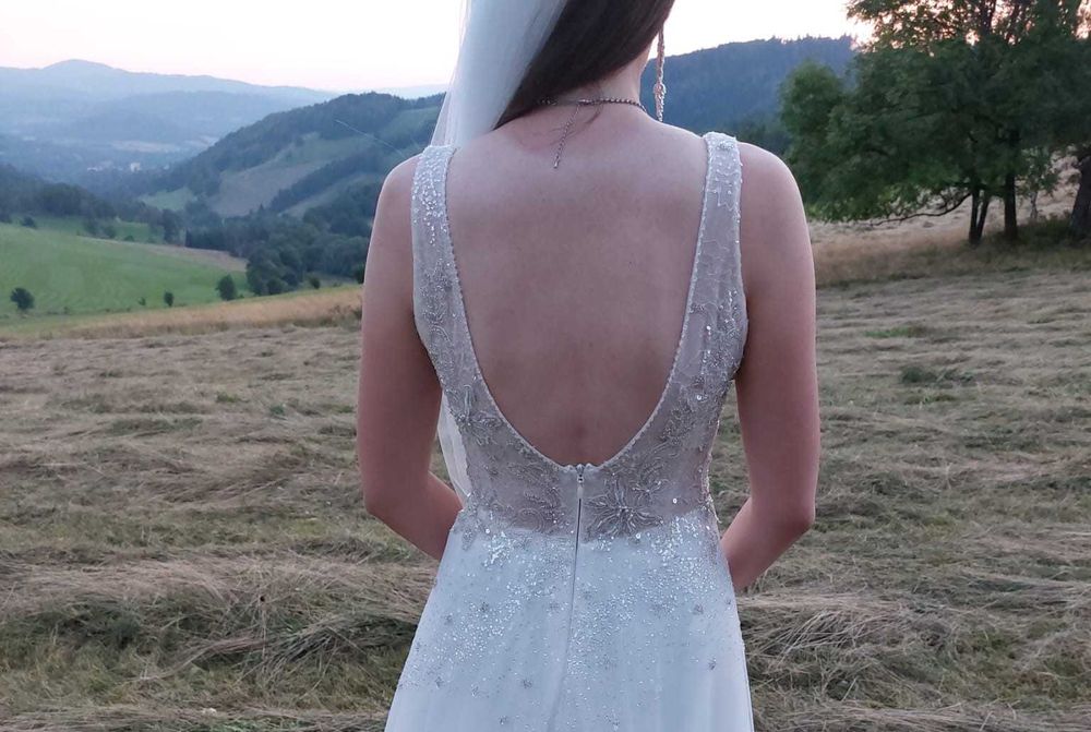 Suknia ślubna bogato zdobiona błyszcząca stan idealny