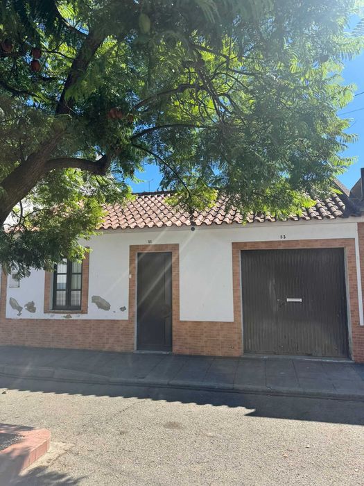 Preço Revisto | Moradia Rústica T3 com jardim, garagem e anexo