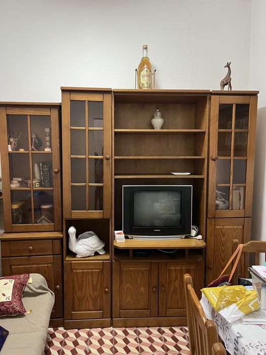 Estante de madeira maciça