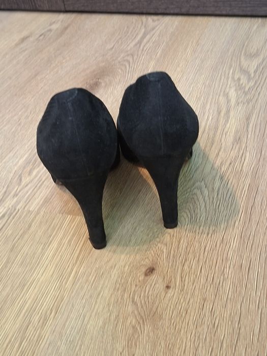Czółenka 37.5 zamszowe Clarks