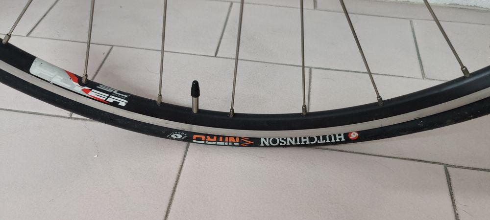 Bicicleta de estrada B Twin completamente nova