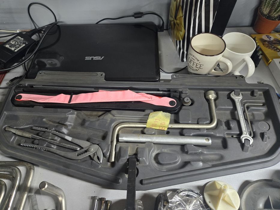 Набор ключи домкрат баллонник знак ключ свечной  bmw бмв е39 е38 е46