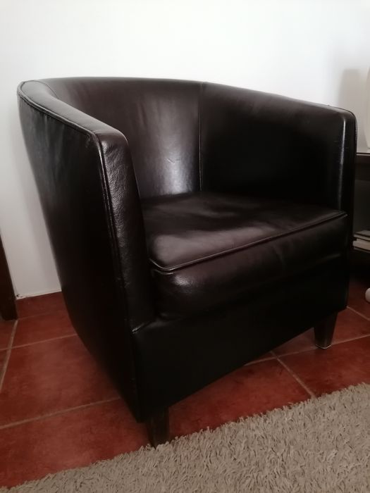 Cadeirão em pele genuína