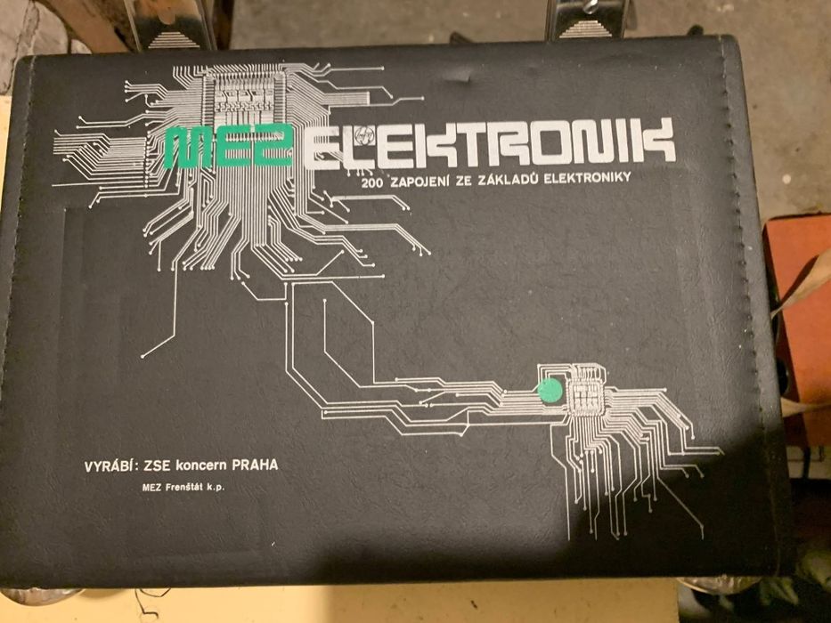 Zestaw edukacyjny MEZ ELEKTRONIK 02 – Retro Walizka Elektronika PRL / MEZ Frenštát
