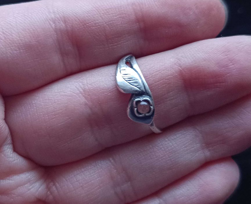 Srebrny pierścionek stokrotka Warmet Resovia