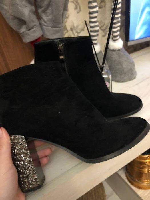 Жіноче   взуття .