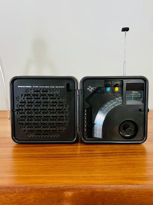 Rádio cubo Brionvega em bege - original