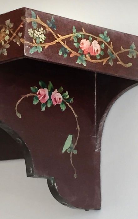 Prateleira rústica antiga, pintada à mão