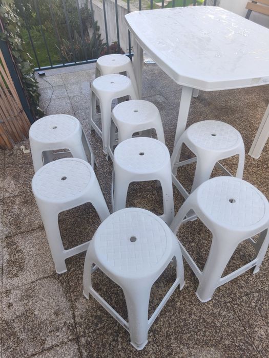 Mesa Oval Plástico Exterior com 9 Banquetas