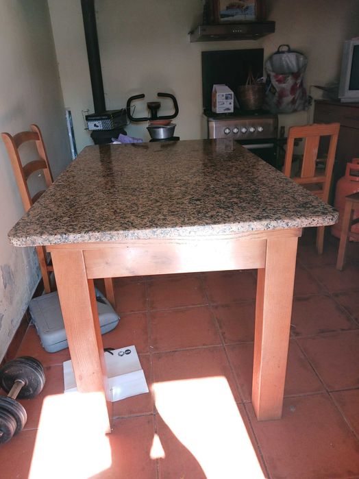 Mesa cozinha em bom estado