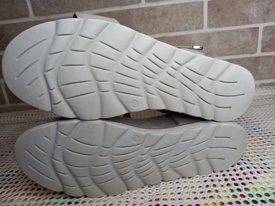 Босоножки Tamaris 40р