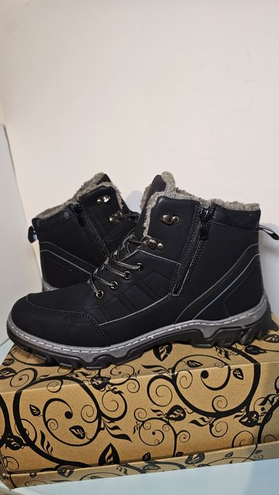 Buty nowe zimowe ocieplane w rozmiarze 43