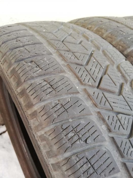 4 opony zimowe Pirelli 215/65R17, bieżnik 6/6,5mm.